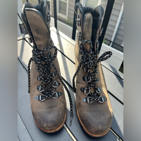 Sorel Conquest wedge boot. Size 7 - Picture 1 of 6